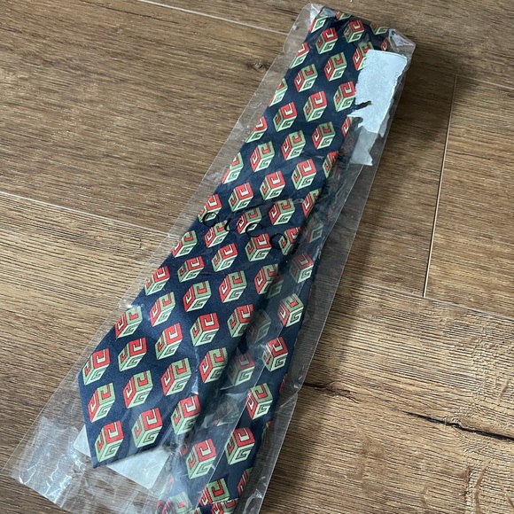 GUCCI-AUTHENTIC (NWT) Silk Tie - Picture 13 of 14